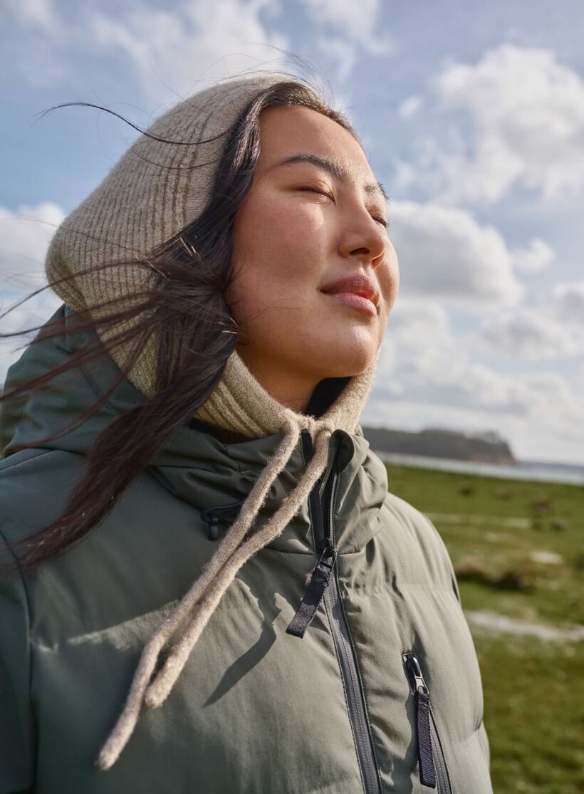 Zizzi Grüne Pufferjacke mit Taschen und Kapuze, , Model, 2