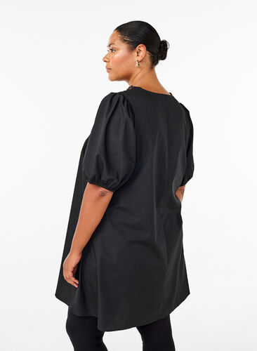 Zizzi Kurzes Kleid mit Spitzendetails, Black, Model image number 1