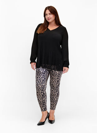 Zizzi Velours-Leggings mit Leopardenmuster, Leopard, Model image number 2