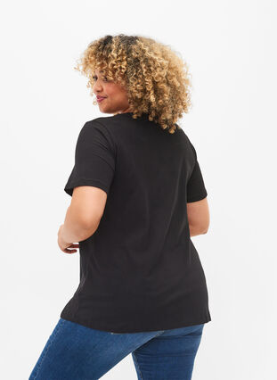 Zizzi Einfarbiges basic T-Shirt aus Baumwolle, Black, Model image number 1