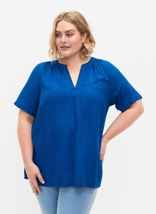 Zizzi Kurzärmlige Viskosebluse mit V-Ausschnitt, Princess Blue, Model image number 0