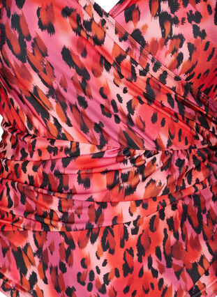 Zizzi Badeanzug mit Print und Wickeleffekt, Red Leopard AOP, Packshot image number 2