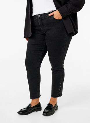 Zizzi Cropped Emily-Jeans mit ausgefranstem Saum, Dark Grey Denim, Model image number 2