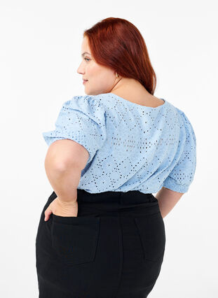 Zizzi  Kurzärmelige Bluse mit Lochmuster, Cashmere Blue, Model image number 1