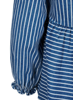 Zizzi Gestreifte Jeansbluse mit Schleife vorne, Blue Denim Stripe, Packshot image number 3