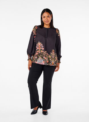 Zizzi Bluse mit Paisley-Druck, Black Paisley, Model image number 3