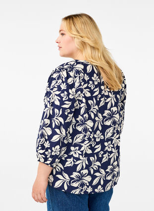 Zizzi Baumwollbluse mit 3/4-Ärmeln und Print, Naval Academy Flower, Model image number 1