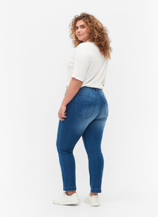 Zizzi Slim Fit Emily Jeans mit normaler Taillenhöhe, Light blue, Model image number 1