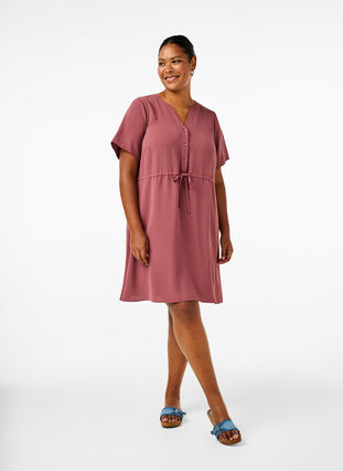 Zizzi Kurzärmliges Kleid mit Bindeband an der Taille, Rose Brown, Model image number 2