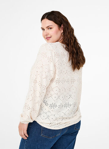 Zizzi  Langärmelige Bluse mit V-Ausschnitt und Lochmuster, Antique White, Model image number 1