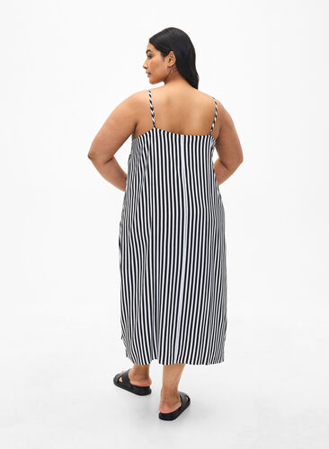 Zizzi FLASH – Gestreiftes Trägerkleid aus Viskose, Black White Stripe, Model image number 1