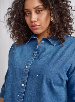 Zizzi Jeanshemd mit Strass-Steinchen und 3/4 Ärmeln, Bl. Denim Rhinestone, Image image number 0