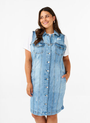 Zizzi Ärmelloses Jeanskleid mit Schnittkantendetails, Light Blue Denim, Model image number 0