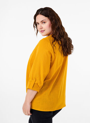 Zizzi Hemdbluse aus Baumwolle mit V-Ausschnitt, Golden Yellow, Model image number 1