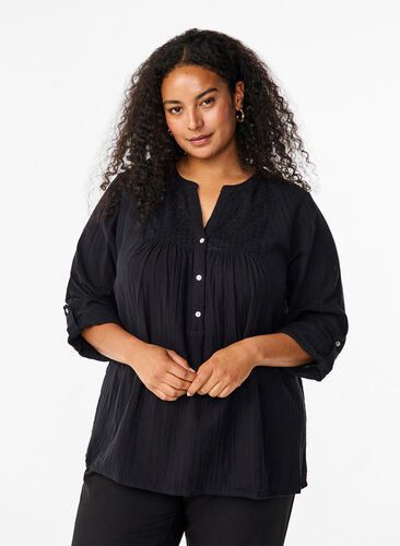 Zizzi  Baumwollbluse mit Lochstickerei und 3/4-Ärmeln, Black, Model image number 0