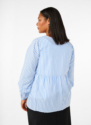 Zizzi Gestreifte Bluse mit offener Vorderseite und Stickereien, C. Blue White Stripe, Model image number 1