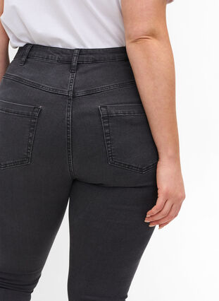 Zizzi Hochtaillierte Super Slim Amy Jeans, Grey Denim, Model image number 2