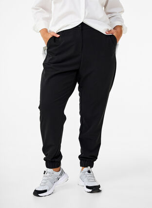 Zizzi Hose mit Gummizug in der Taille und am Knöchel, Black, Model image number 2