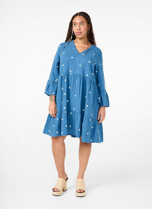 Zizzi Weiches Baumwollkleid mit aufgestickten Blumen, Blue Horizon Daisy, Model image number 2