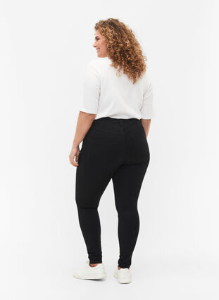 Zizzi Extra schmale Amy Jeans mit hoher Taille, Black, Model image number 1