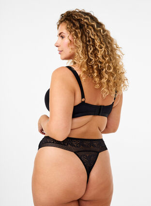 Zizzi G-String aus Spitze mit normaler Taille, Black, Model image number 1