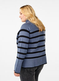 Gestreifter Strickpullover mit Rollkragen, B.Sea w.BlackStripes, Model