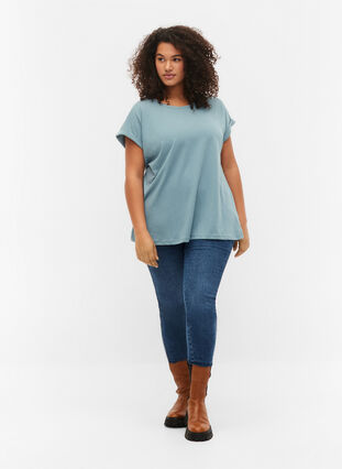 Zizzi Kurzärmeliges T-Shirt aus einer Baumwollmischung, Smoke Blue, Model image number 2